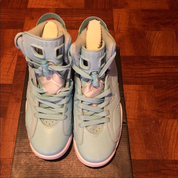 Jordan 6 still blue size 7